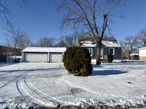 2 N152 Wisconsin Ave, Villa Park, IL 60181