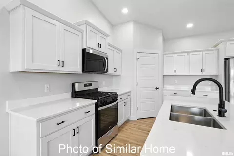 Kitchen - 418 N 2nd Ave, Eldridge, IA 52748 photo 1 of 1