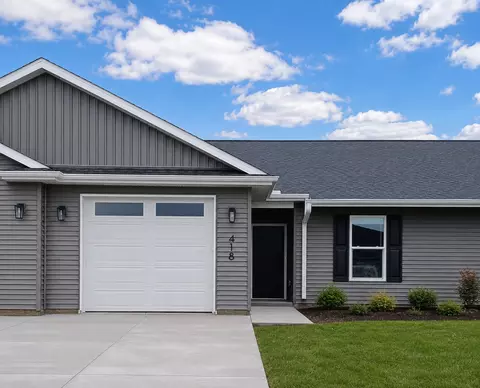 418 N 2nd Ave, Eldridge, IA 52748