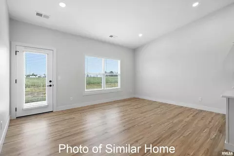Entry Way - 418 N 2nd Ave, Eldridge, IA 52748 photo 10 of 14
