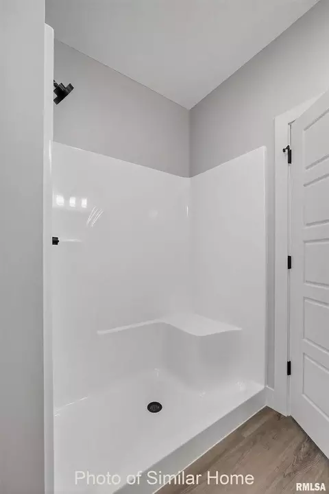Bath - 418 N 2nd Ave, Eldridge, IA 52748 photo 1 of 1
