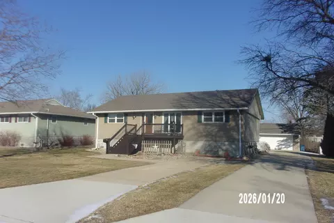 120 W Herron Ct, Watseka, IL 60970