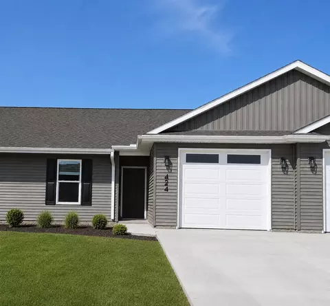 424 N 2nd Ave, Eldridge, IA 52748