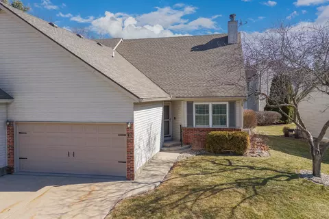 20 Crystal Ct, Bloomington, IL 61704