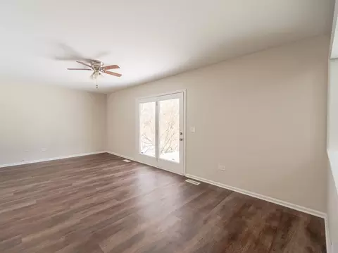 Living - 429 6th St, Wheeling, IL 60090 photo 3 of 3