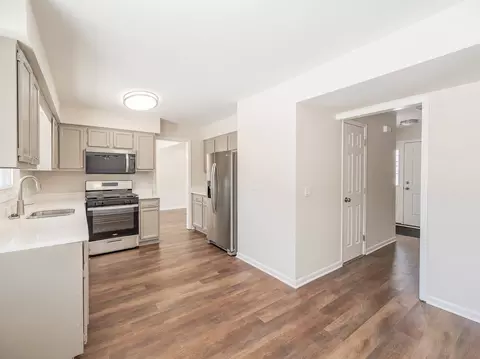 Entry Way - 429 6th St, Wheeling, IL 60090 photo 1 of 1