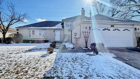 7745 Woodstock Dr, Tinley Park, IL 60477