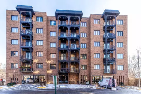 9395 Landings Ln #405, Des Plaines, IL 60016