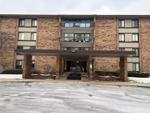 101 Lake Hinsdale Dr #205, Willowbrook, IL 60527