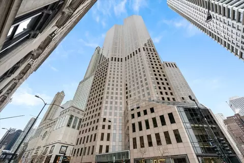 950 N Michigan Ave #4303, Chicago, IL 60611