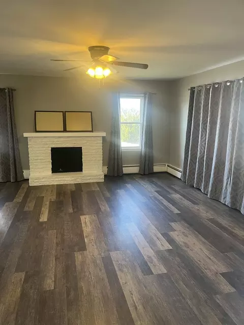125 W Exchange St, Danvers, IL 61732 photo 3