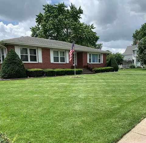 125 W Exchange St, Danvers, IL 61732