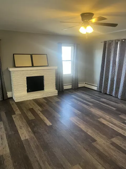 125 W Exchange St, Danvers, IL 61732 photo 4