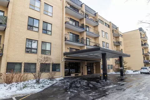 221 N Kenilworth Ave #109, Oak Park, IL 60302