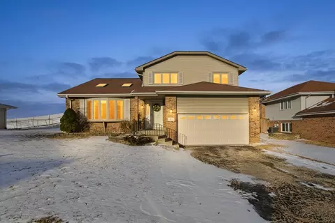 51 Evergreen Dr, Lemont, IL 60439