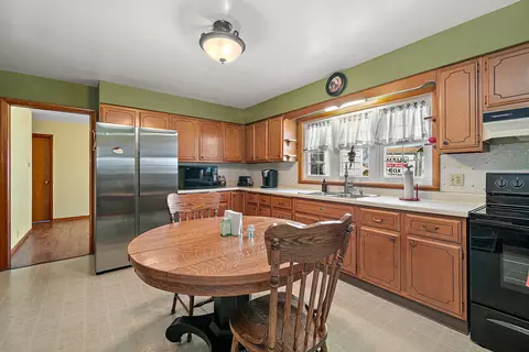 Kitchen - 286 E 5000s Rd, Chebanse, IL 60922 photo 2 of 4