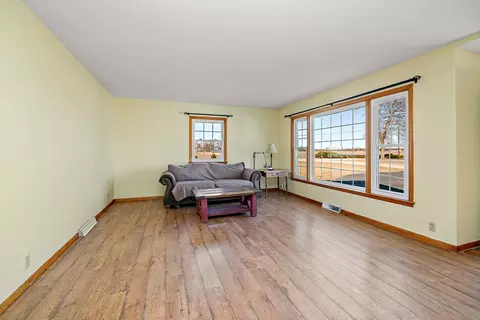 Living - 286 E 5000s Rd, Chebanse, IL 60922 photo 2 of 4