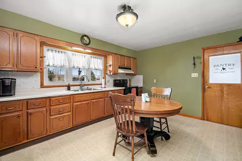 Kitchen - 286 E 5000s Rd, Chebanse, IL 60922 photo 1 of 4