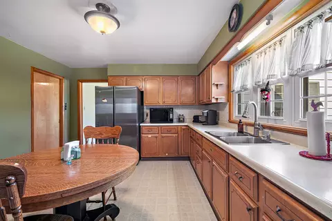 Kitchen - 286 E 5000s Rd, Chebanse, IL 60922 photo 3 of 4