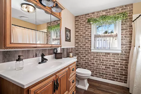 Bath - 286 E 5000s Rd, Chebanse, IL 60922 photo 1 of 1
