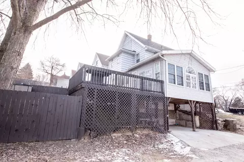 Exterior - 736 14 St, Moline, IL 61265 photo 2 of 6