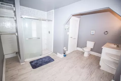Bath - 736 14 St, Moline, IL 61265 photo 1 of 1