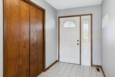 Entry Way - Undisclosed, Aurora, IL 60506 photo 1 of 1