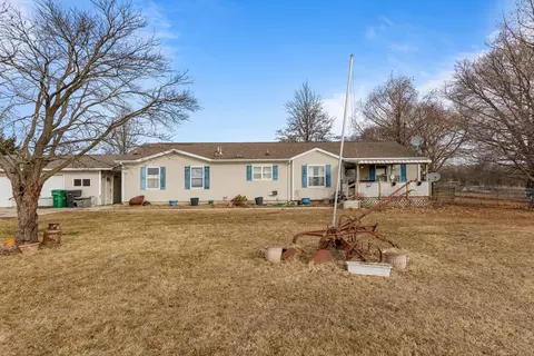 17471 Lakeshore Rd, Weldon, IL 61882
