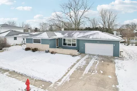 110 Pooler Ave, Dekalb, IL 60115