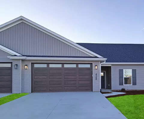 428 N 4th Ave, Eldridge, IA 52748