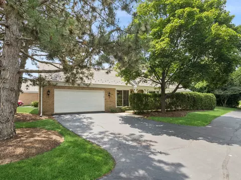 1427 Shire Cir, Inverness, IL 60067