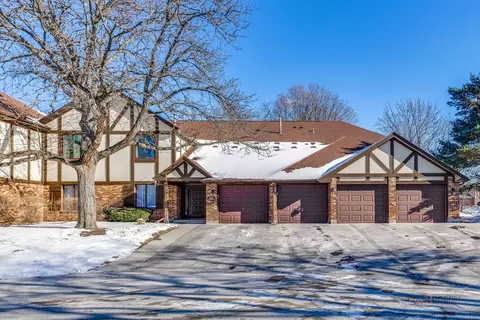 1025 Cottonwood Ct #1B, Wheeling, IL 60090