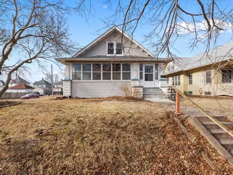 2002 Lillie Ave, Davenport, IA 52804