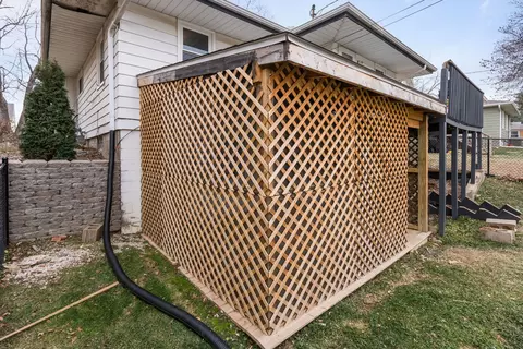 Exterior - 2423 32nd St, Moline, IL 61265 photo 3 of 10
