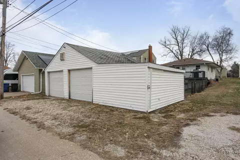 Exterior - 2423 32nd St, Moline, IL 61265 photo 10 of 10