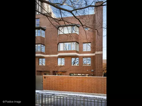 1715 N Wells St #15, Chicago, IL 60614