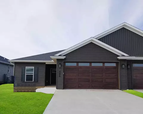 446 N 4th Ave, Eldridge, IA 52748