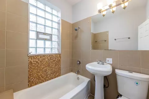 Bath - 7427 S Perry Ave, Chicago, IL 60621 photo 1 of 2