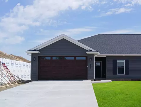 431 N 2nd Ave, Eldridge, IA 52748