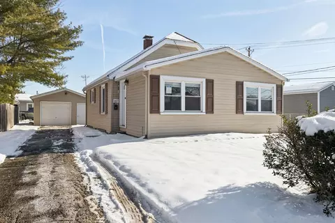 147 Caroline St, East Peoria, IL 61611