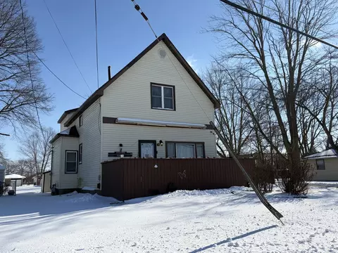 1012 S 6th St, Mattoon, IL 61938