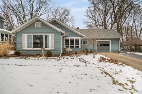 323 Illinois Ave, Batavia, IL 60510