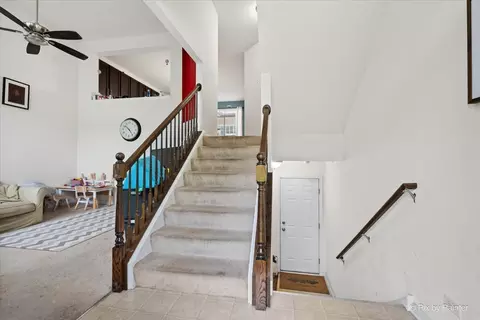 Entry Way - Undisclosed, Winfield, IL 60190 photo 2 of 2