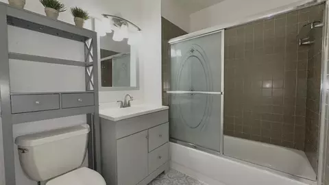 Bath - 2312 Algonquin Rd #9, Rolling Meadows, IL 60008 photo 1 of 1