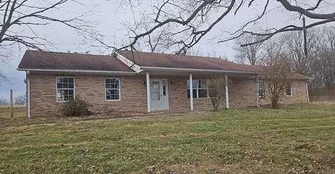 956 Auburn Ln, Goreville, IL 62939