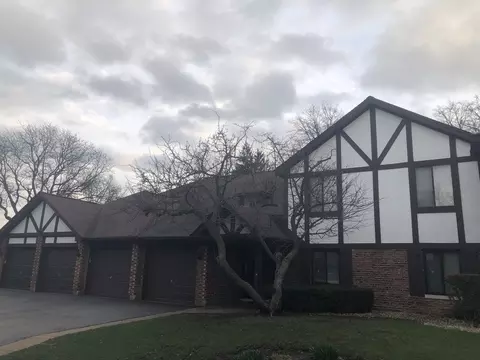 1735 Harrow Ct #B, Wheaton, IL 60189 photo 2