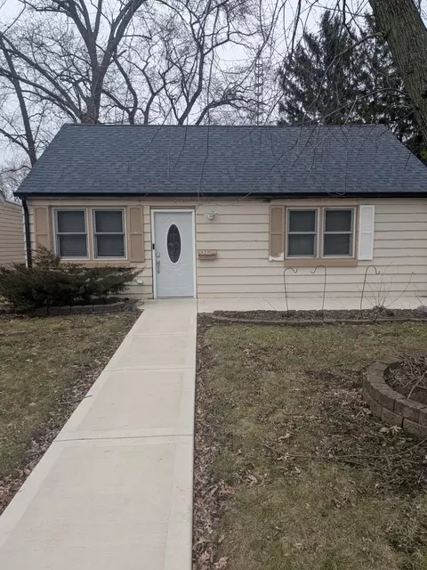 570 Farnum Ave, Aurora, IL 60505