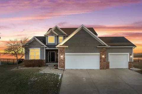 1529 Stoneroller Cir, Bloomington, IL 61705
