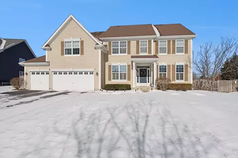 3 Birchwood Ct, Lake In The Hills, IL 60156