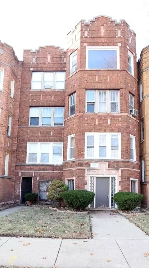 7712 S Ridgeland Ave, Chicago, IL 60649